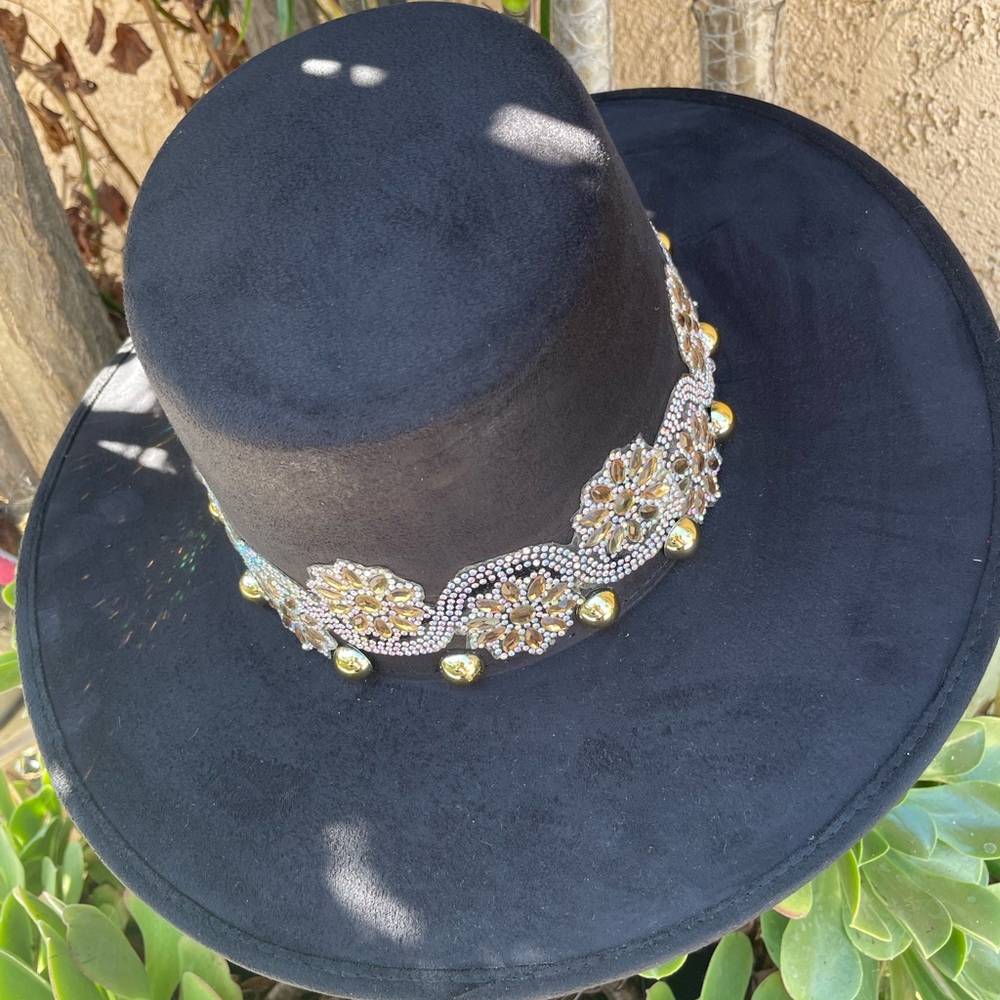 Embellished Flat Too Hat - Picture 4 of 5